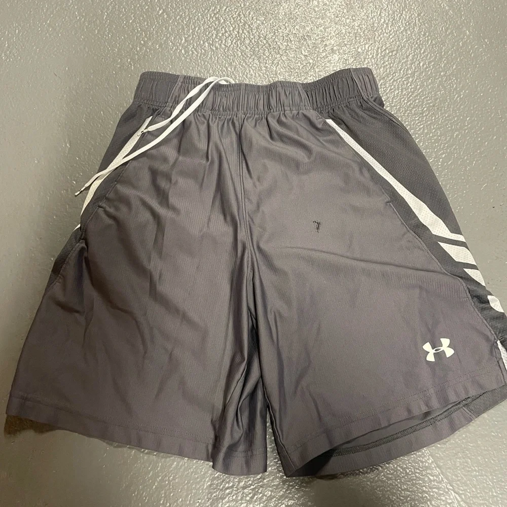 Men’s Underarmour Shorts Medium Heatgear Basketball Active Gym Sports - Picture 2 of 3